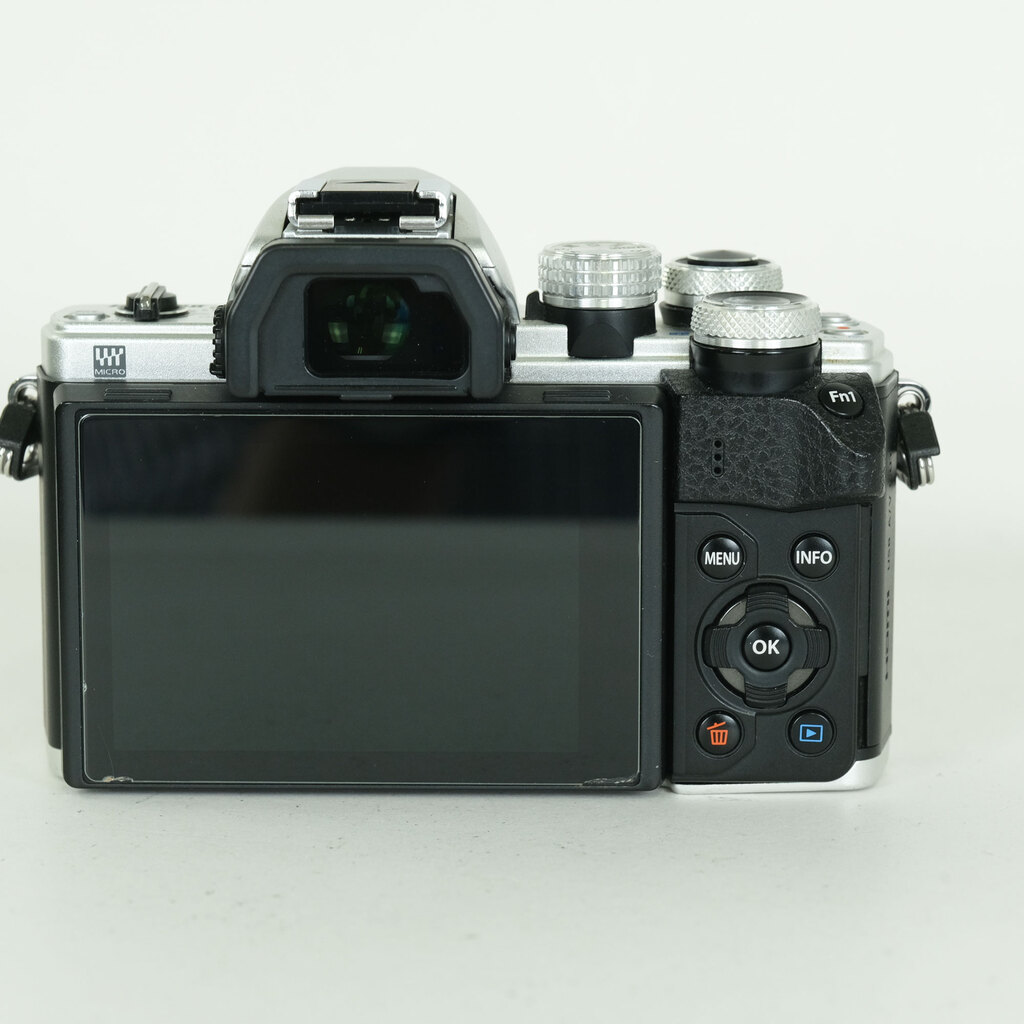 OLYMPUS OM-D E-M10 Mark II OLYMPUS OM-D E-M10 Mark II