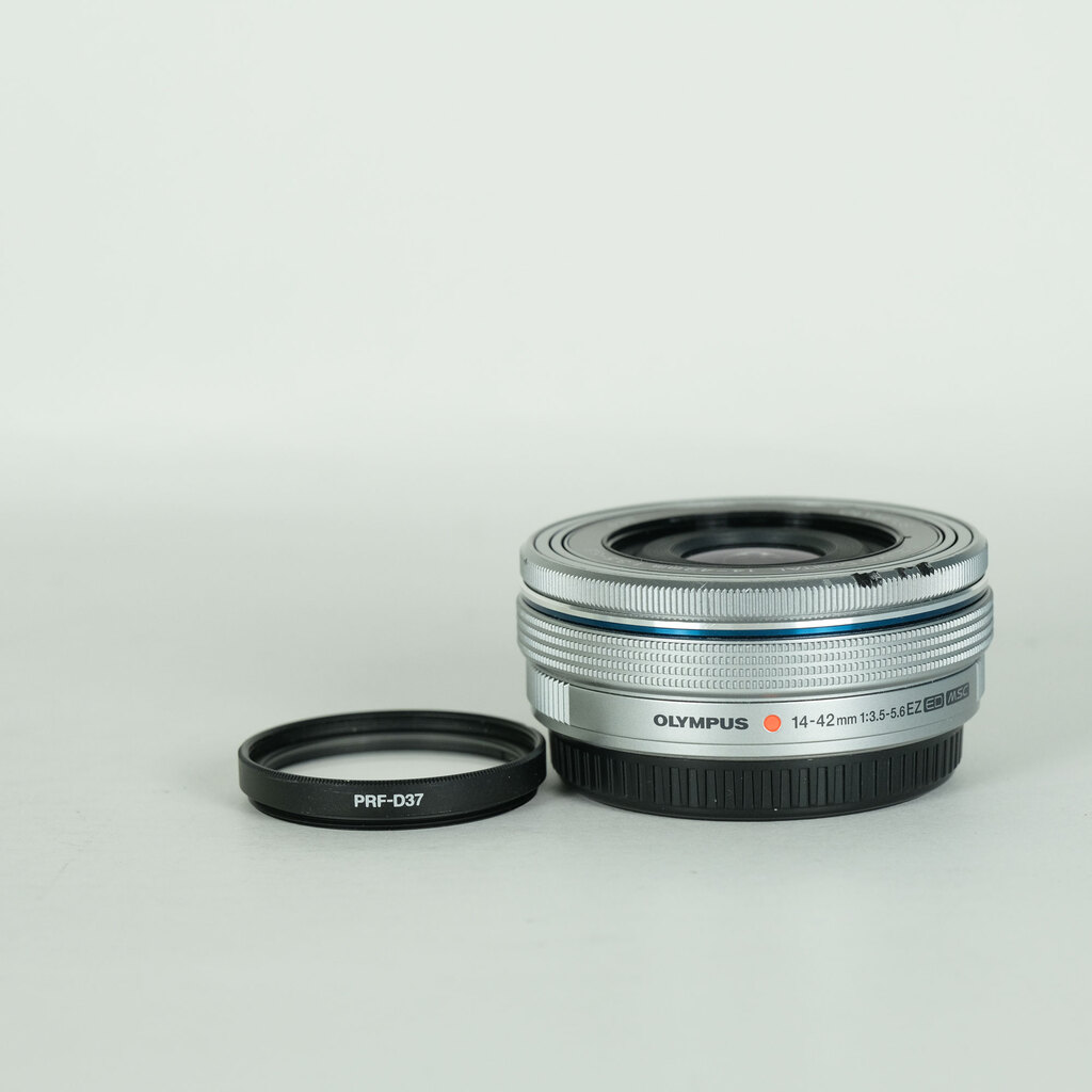 OLYMPUS M.ZUIKO DIGITAL ED 14-42mm F3.5-5.6 EZ シルバーの出品