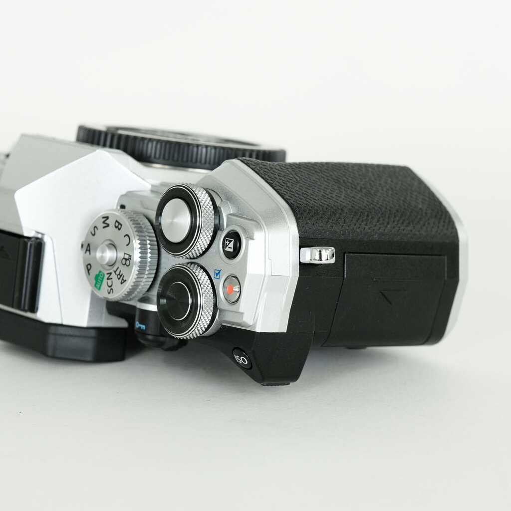 OLYMPUS OM-D E-M5 Mark III