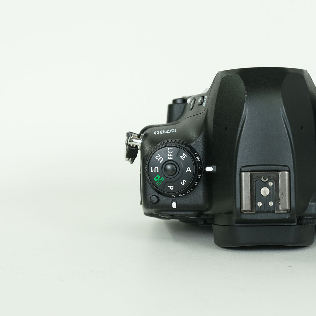 Nikon D780