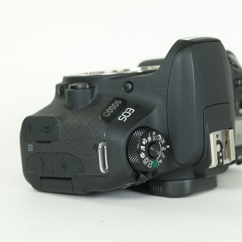 Canon EOS 9000D