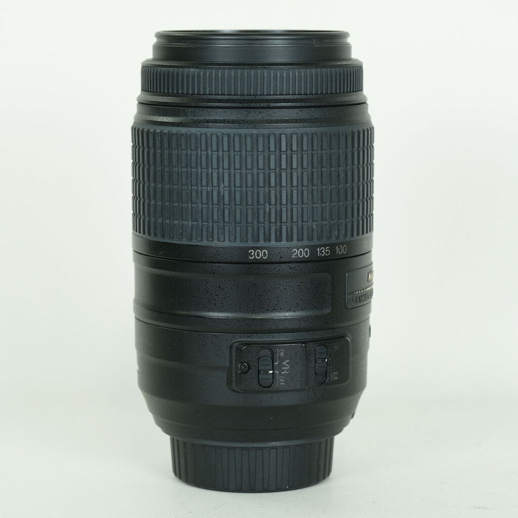 Nikon AF-S DX NIKKOR 55-300mm F4.5-5.6G ED VR Nikon AF-S DX NIKKOR 55-300mm F4.5-5.6G ED VR