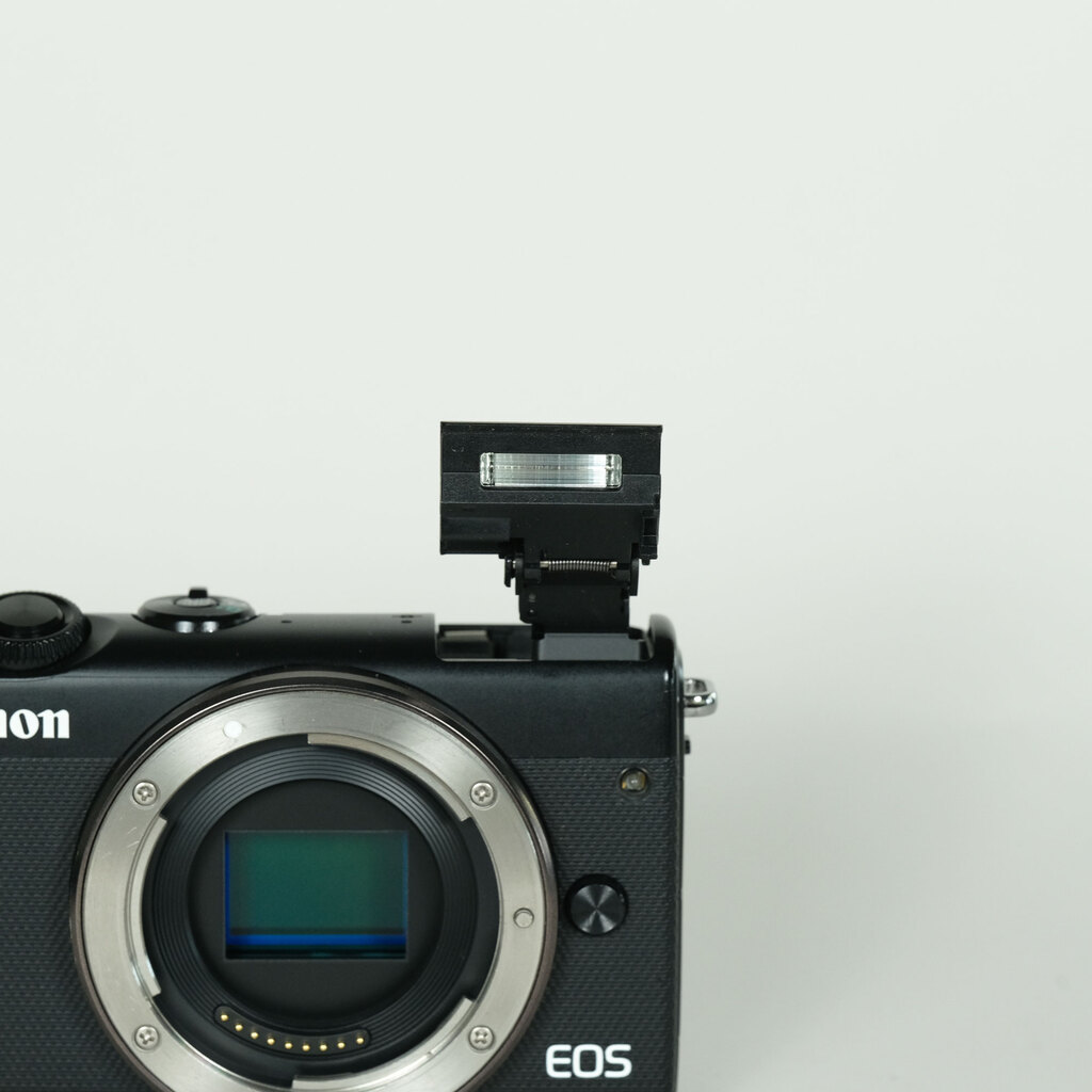 Canon EOS M100 Canon EOS M100