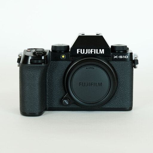 FUJIFILM X-S10