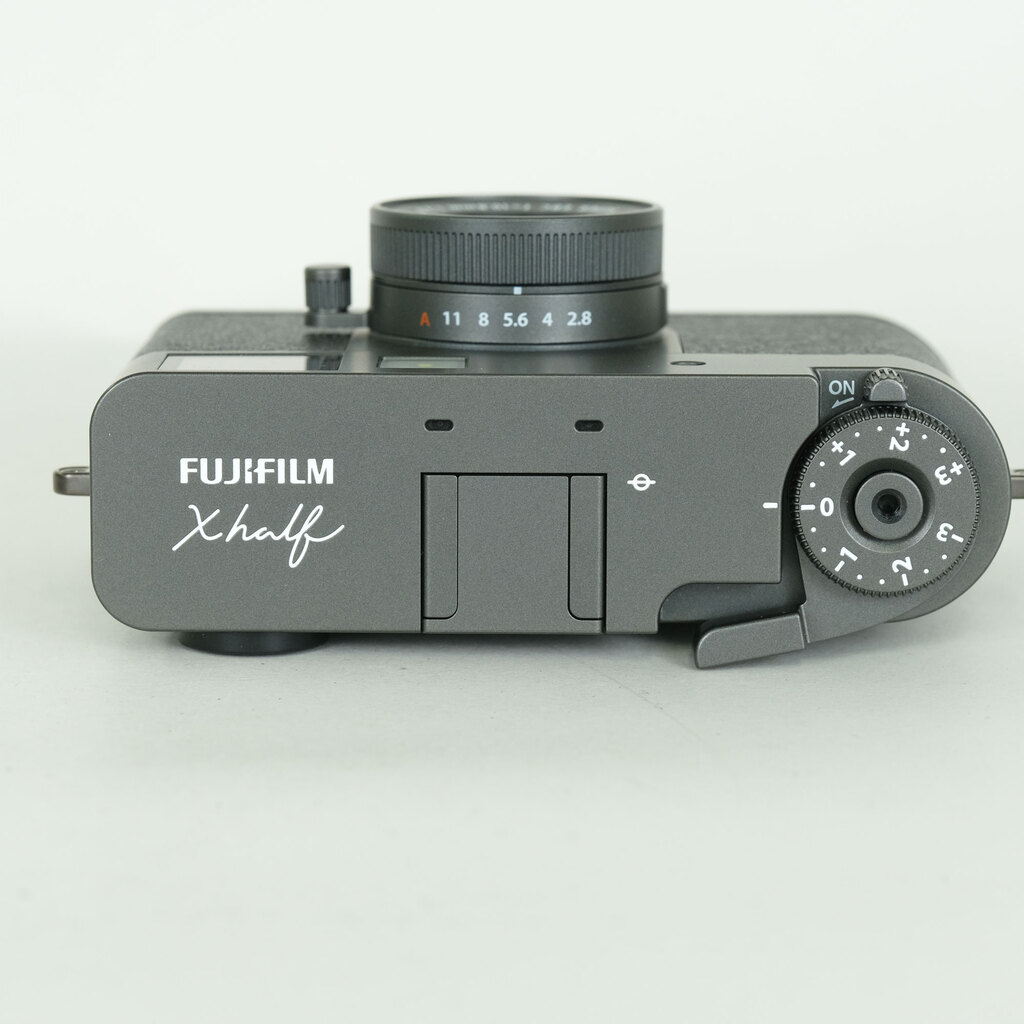 FUJIFILM X half X-HF1