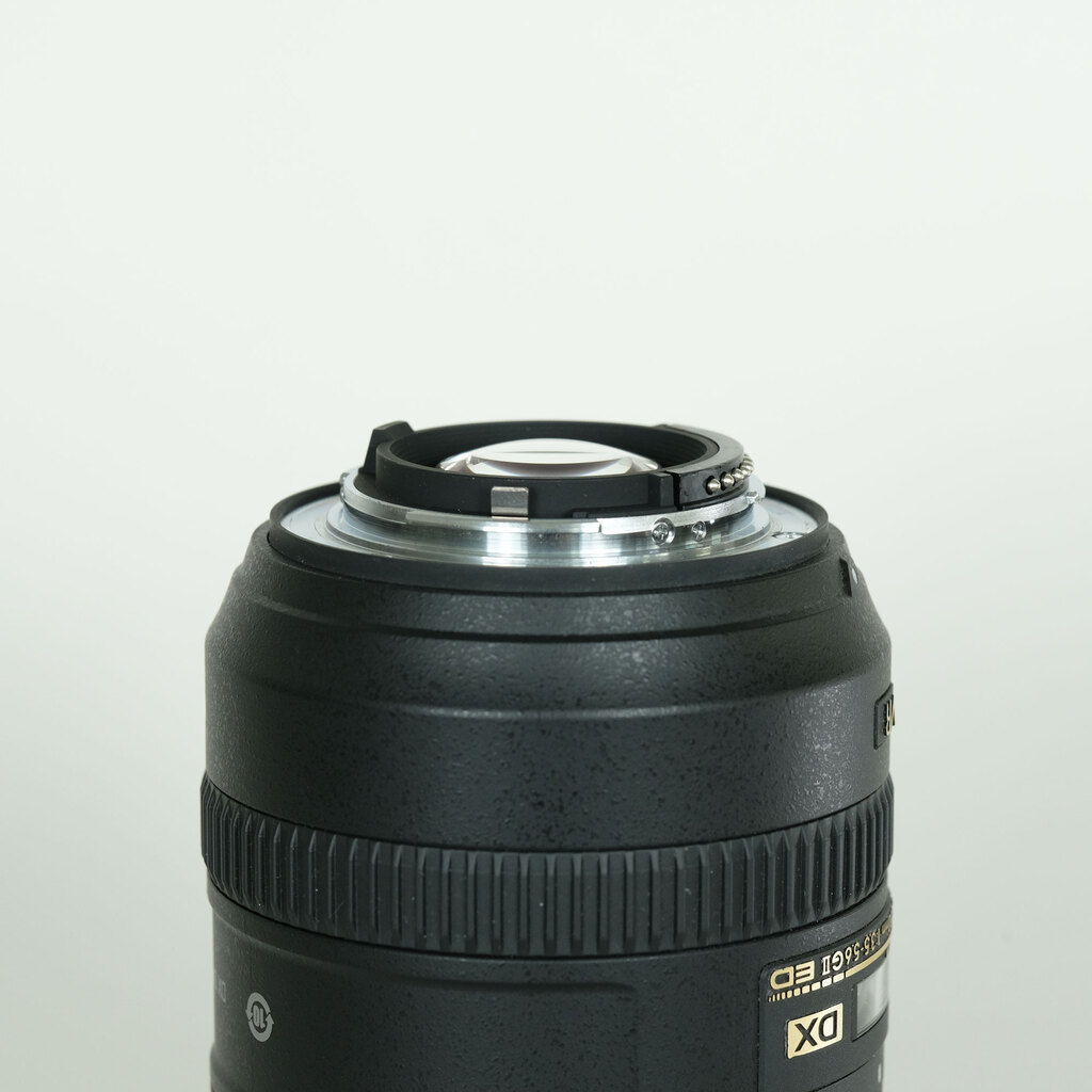 Nikon AF-S DX NIKKOR 18-200mm F3.5-5.6G ED VR II Nikon AF-S DX NIKKOR 18-200mm F3.5-5.6G ED VR II