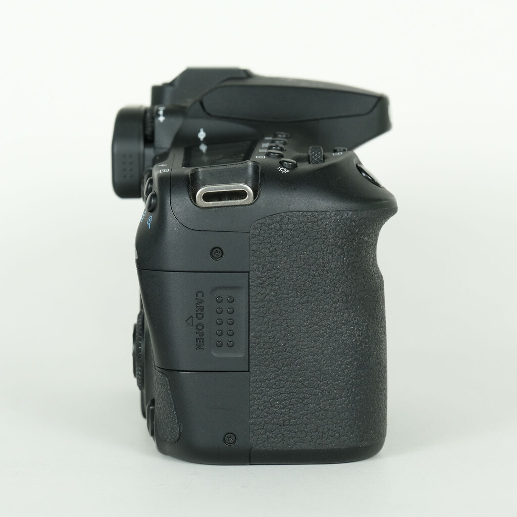 Canon EOS 90D [�{�f�B]