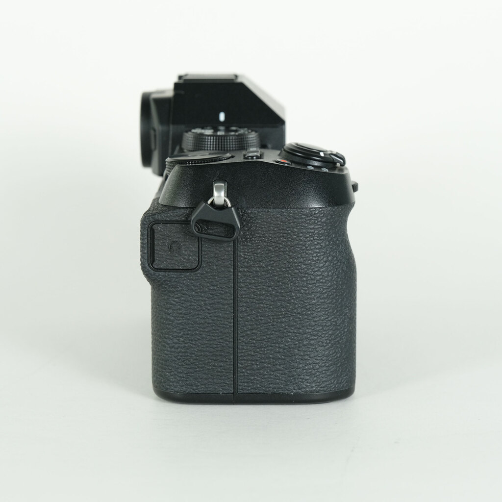 FUJIFILM X-S20