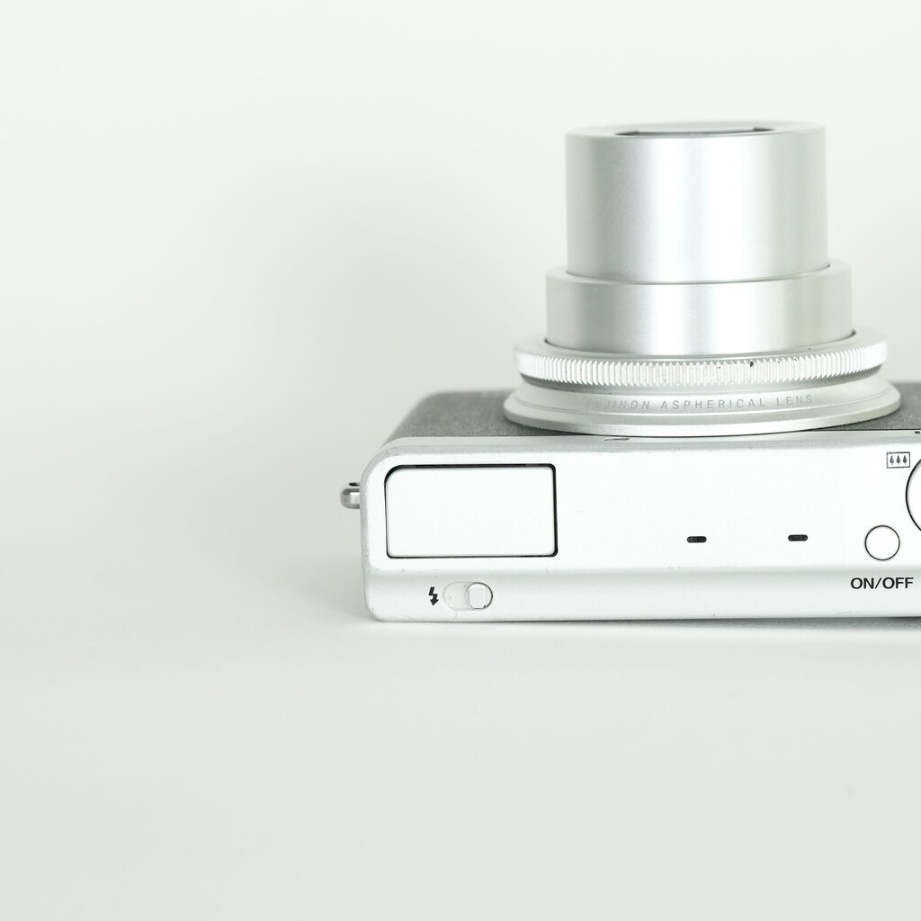 FUJIFILM XQ2 ジャンク FUJIFILM XQ2 シルバーの出品 | ONE SCENE（ワンシーン）