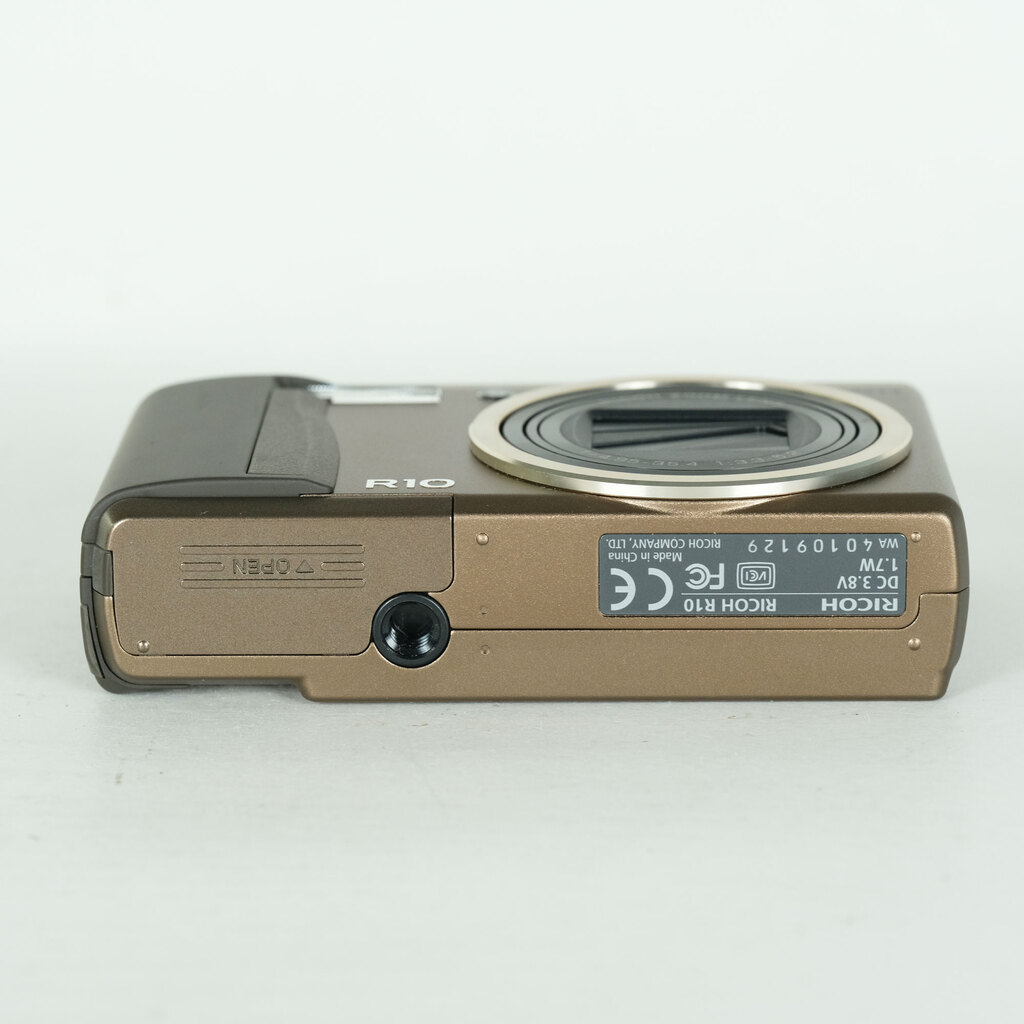 RICOH R10 ブラウン R10 ブラウンの出品 | ONE SCENE（ワンシーン）