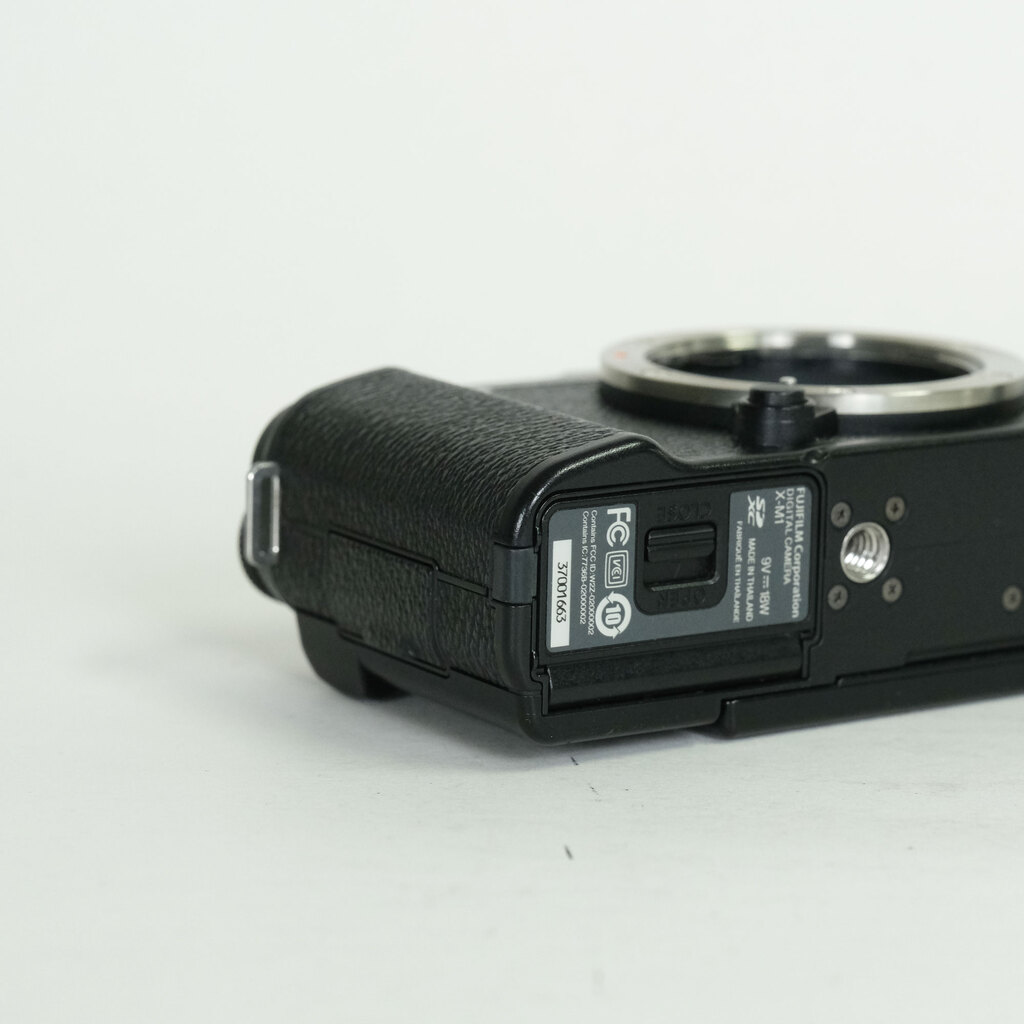 FUJIFILM X-M1 ボディ ブラック