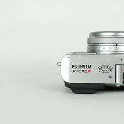 FUJIFILM X100F シルバー FUJIFILM X100F シルバー
