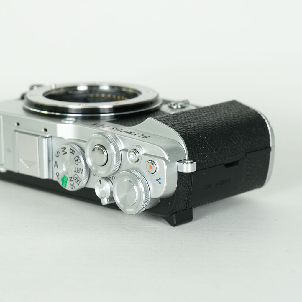 OLYMPUS PEN E-P7