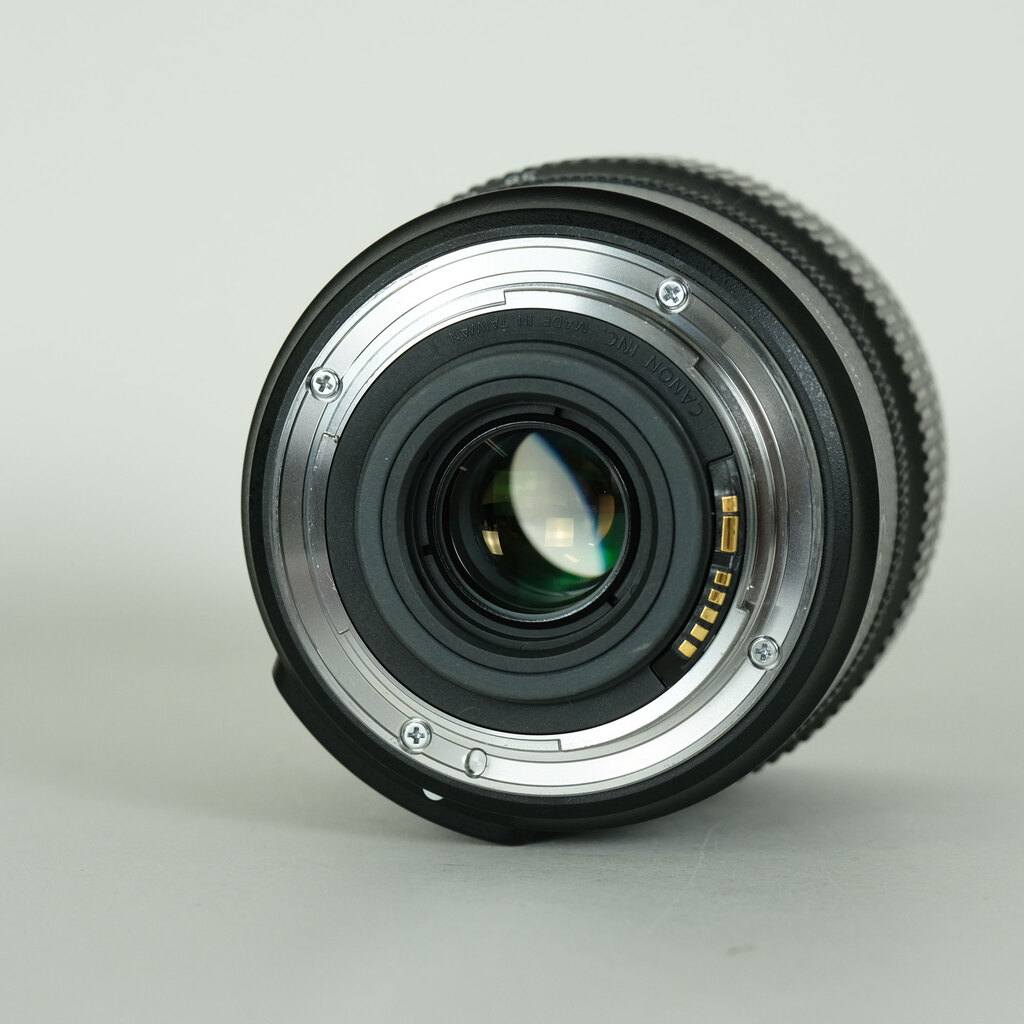 Canon EF-S15-85mm F3.5-5.6 IS USM
