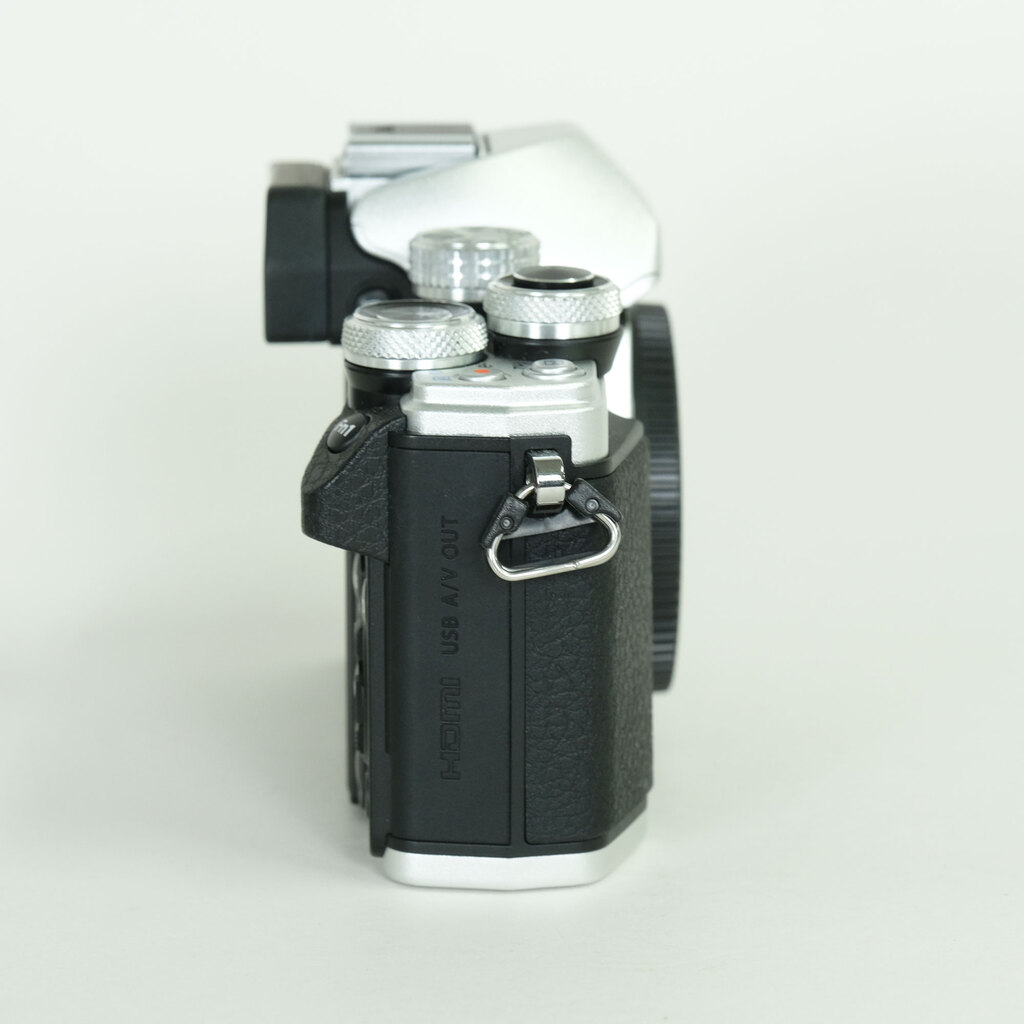 OLYMPUS OM-D E-M10 Mark II