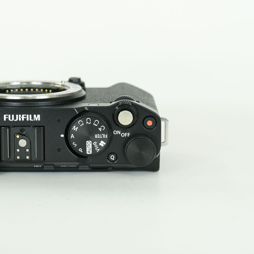 FUJIFILM X-M5