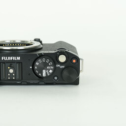 FUJIFILM X-M5