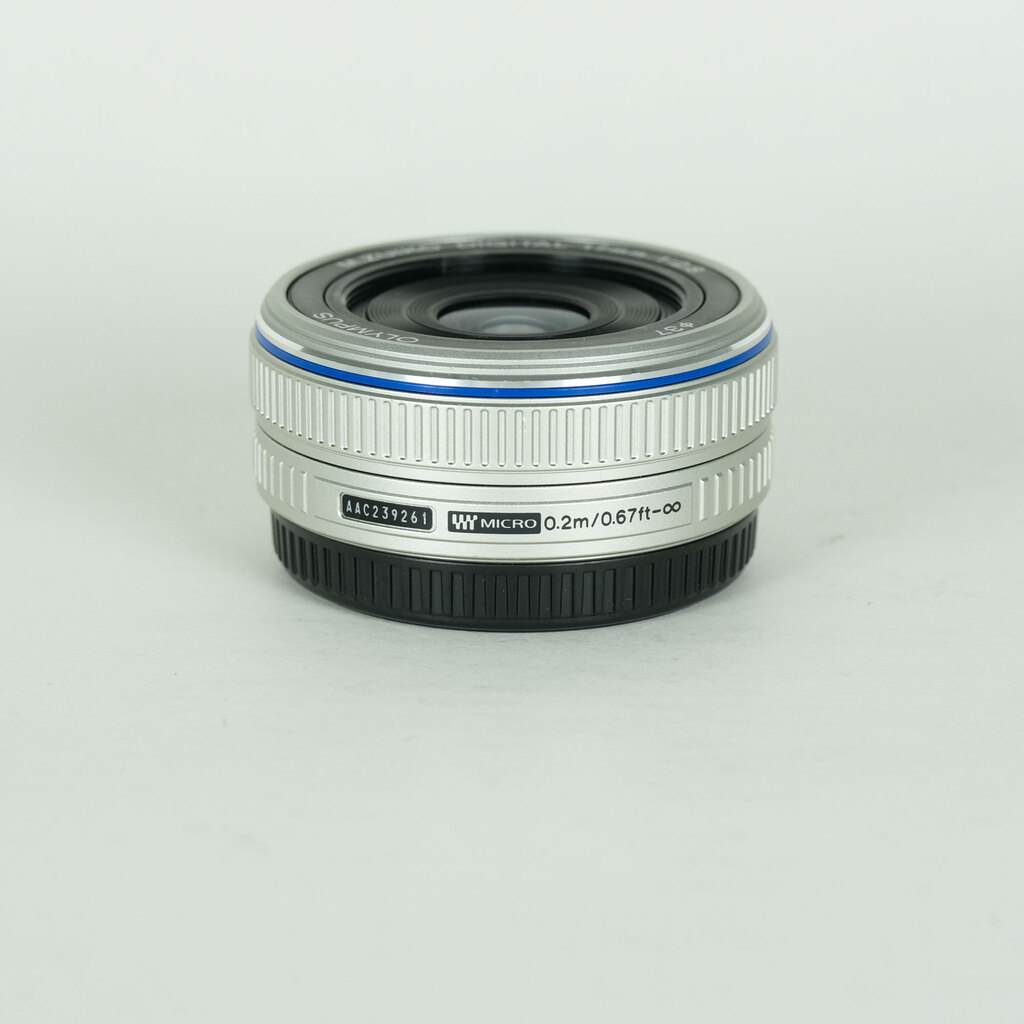 OLYMPUS M.ZUIKO DIGITAL 17mm F2.8 シルバー