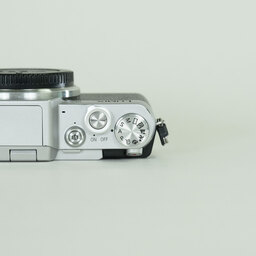 Panasonic LUMIX DMC-GF7 ボディ シルバー