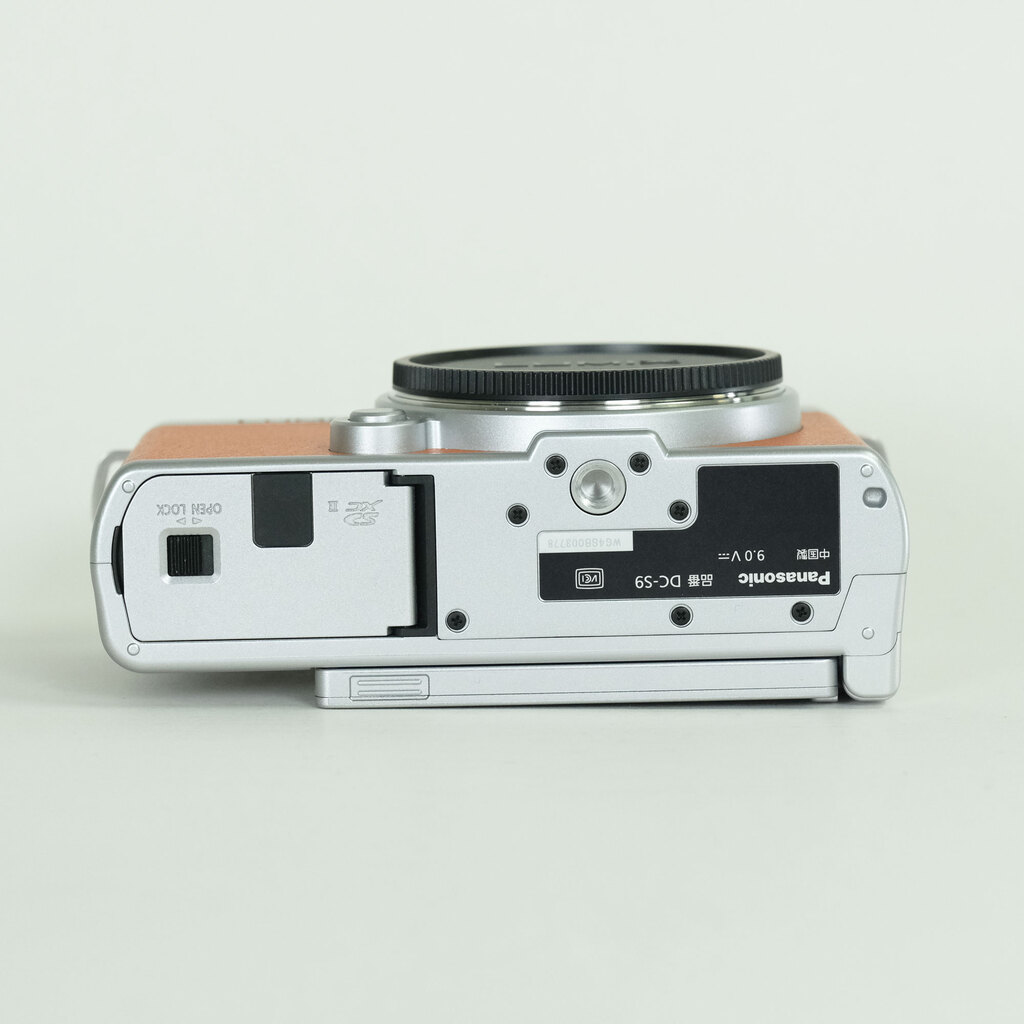 Panasonic LUMIX DC-S9 Panasonic LUMIX DC-S9