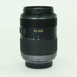 Panasonic LUMIX G VARIO 45-200mm F4.0-F5.6 MEGA O.I.S. H-FS045200 Panasonic LUMIX G VARIO 45-200mm F4.0-F5.6 MEGA O.I.S. H-FS045200