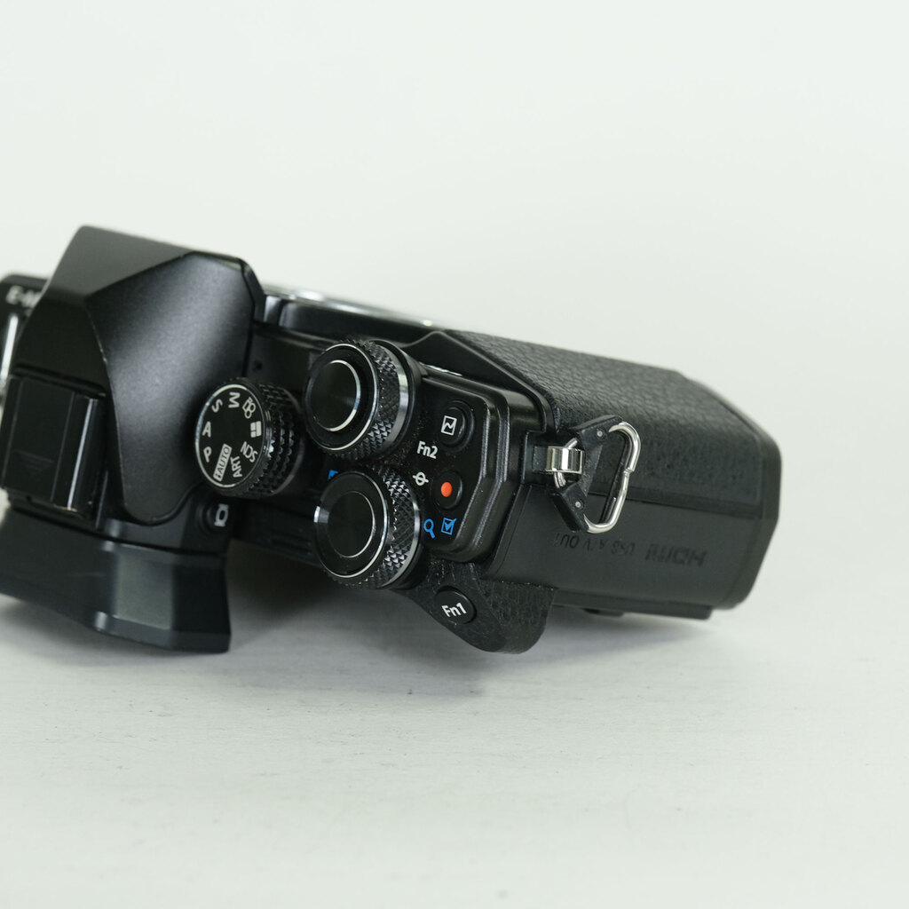 OLYMPUS OM-D E-M10 Mark II