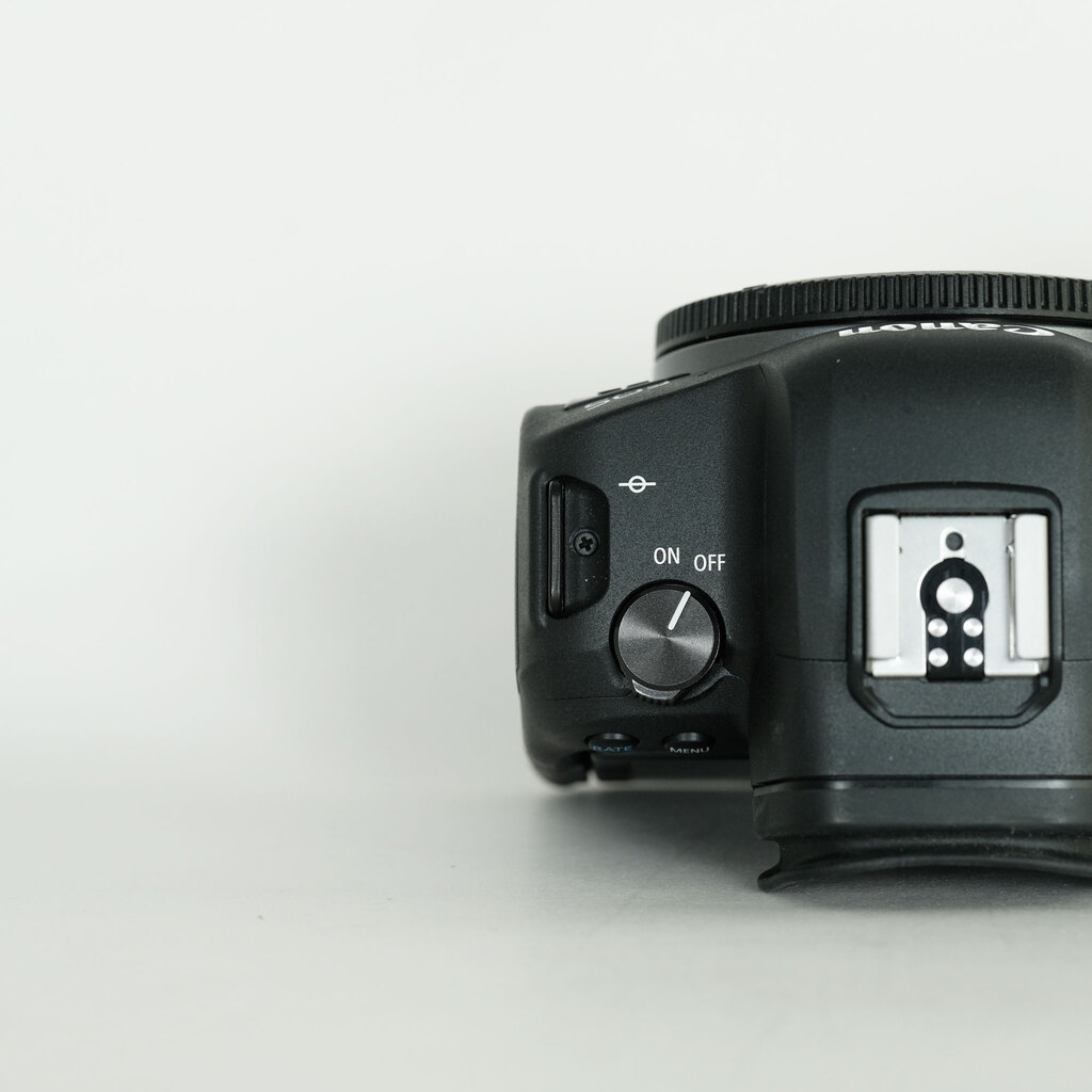 Canon EOS R6 Canon EOS R6