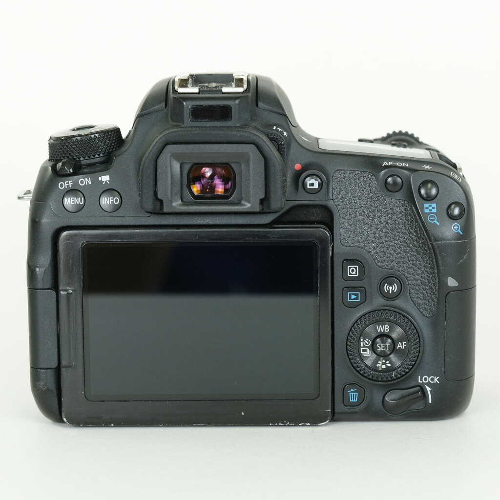 Canon EOS 9000D