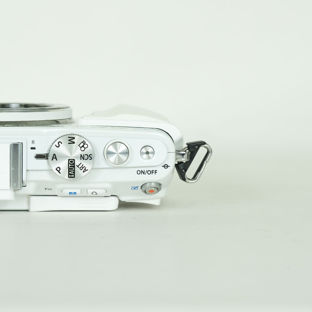 OLYMPUS PEN Lite E-PL6 ボディ ホワイト