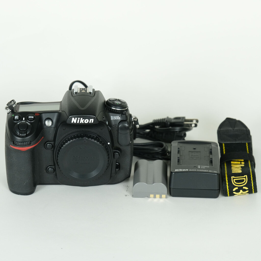 Nikon D300S �{�f�B