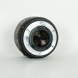 Nikon AF-S DX NIKKOR 35mm f/1.8G Nikon AF-S DX NIKKOR 35mm f/1.8G