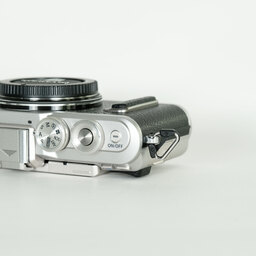 OLYMPUS PEN E-PL8