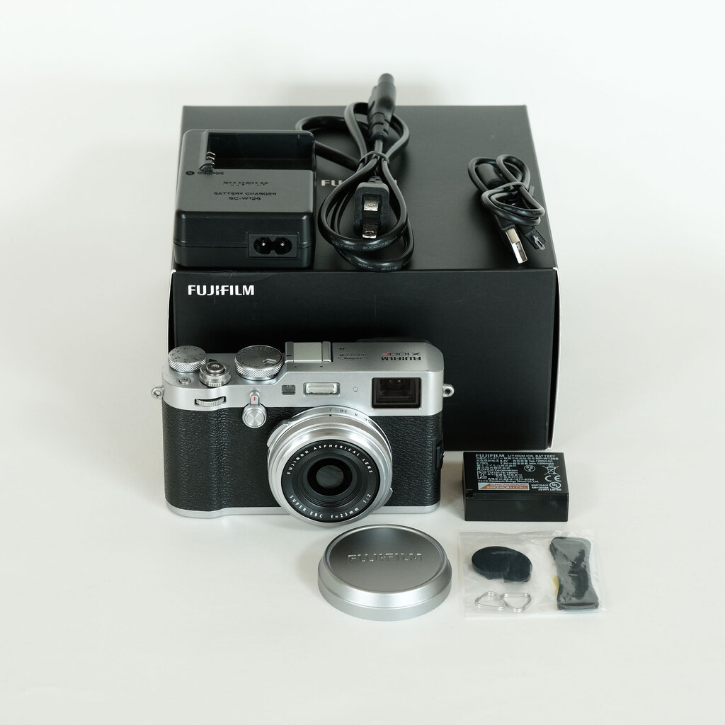 【ジャンク品】FUJIFILM X100F シルバー FUJIFILM X100F シルバーの出品 | ONE SCENE（ワンシーン）