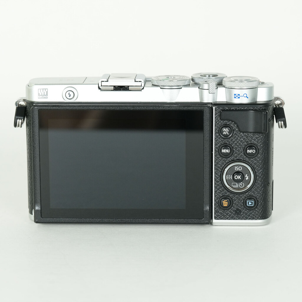 OLYMPUS PEN E-P7 [�{�f�B �V���o�[]
