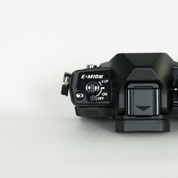 OLYMPUS OM-D E-M10 Mark III