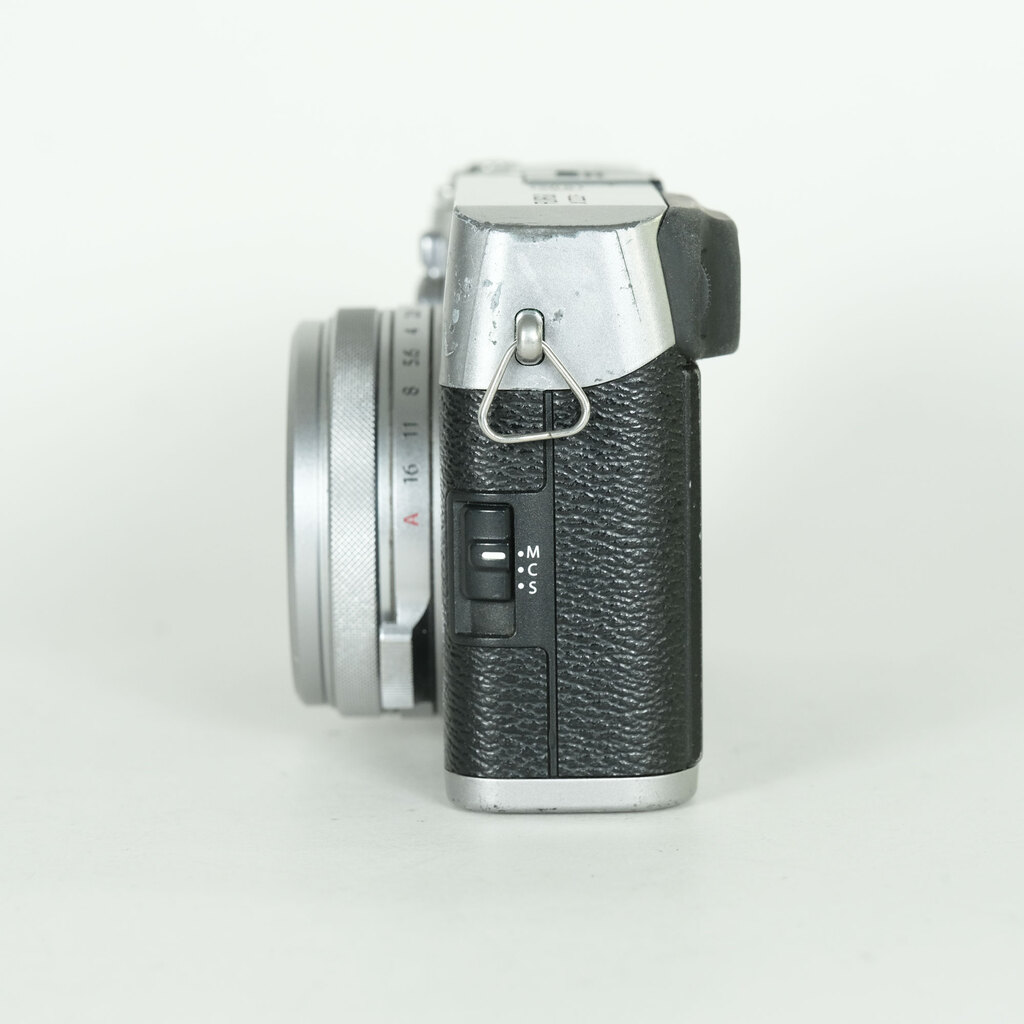 FUJIFILM X100F シルバー FUJIFILM X100F シルバー