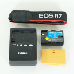 Canon EOS R7