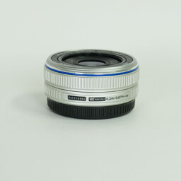 OLYMPUS M.ZUIKO DIGITAL 17mm F2.8 シルバー