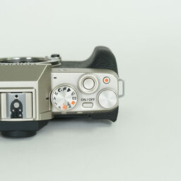 FUJIFILM X-T200 ボディ シャンパンゴールド