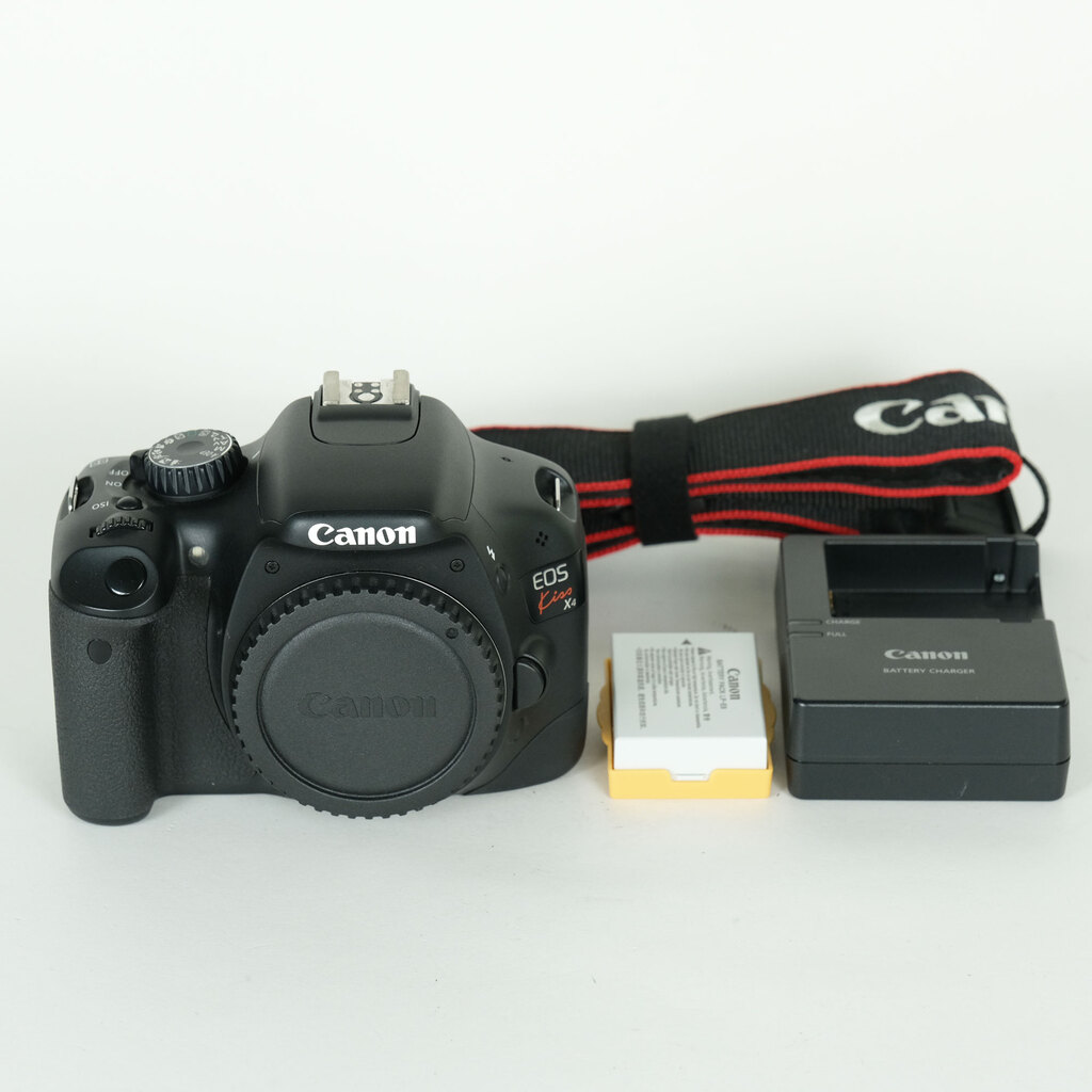 Canon EOS Kiss X4 [�{�f�B]