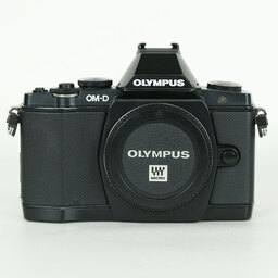 OLYMPUS OM-D E-M5 ボディ ブラック