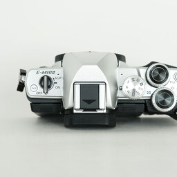 OLYMPUS OM-D E-M10 Mark II