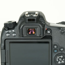 Canon EOS 9000D