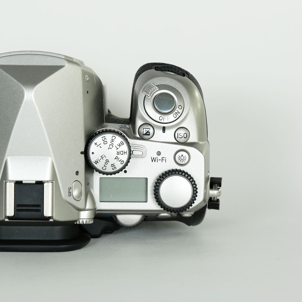 PENTAX K-1 Limited Silver〔バッテリーグリップ D-BG6 /バッテリー×2 / メタルホットシュー付属〕