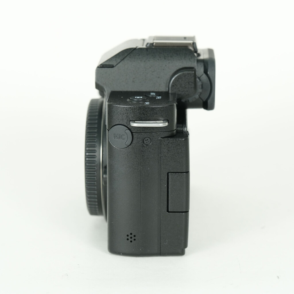 Panasonic LUMIX DC-G100D ボディ