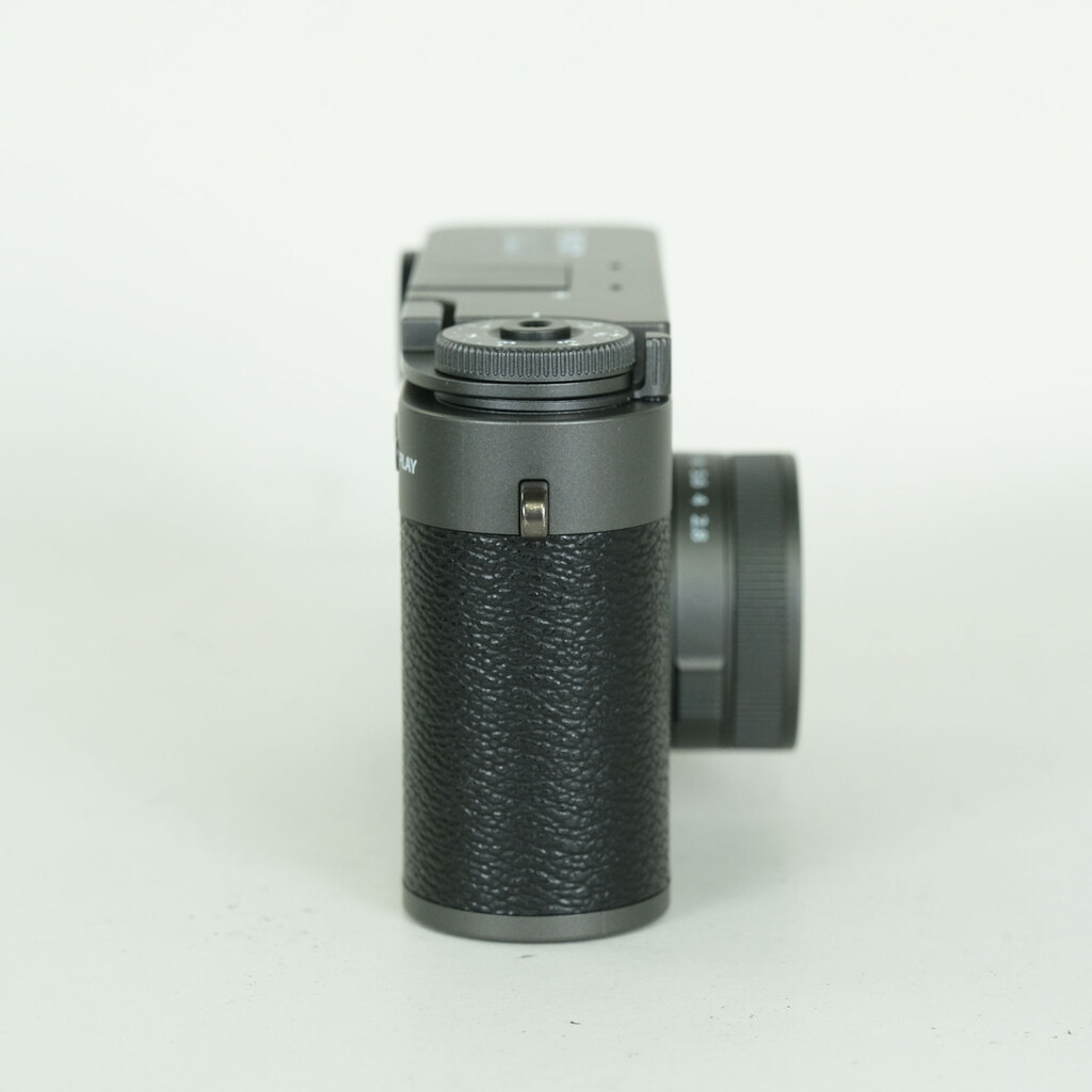 FUJIFILM X half X-HF1