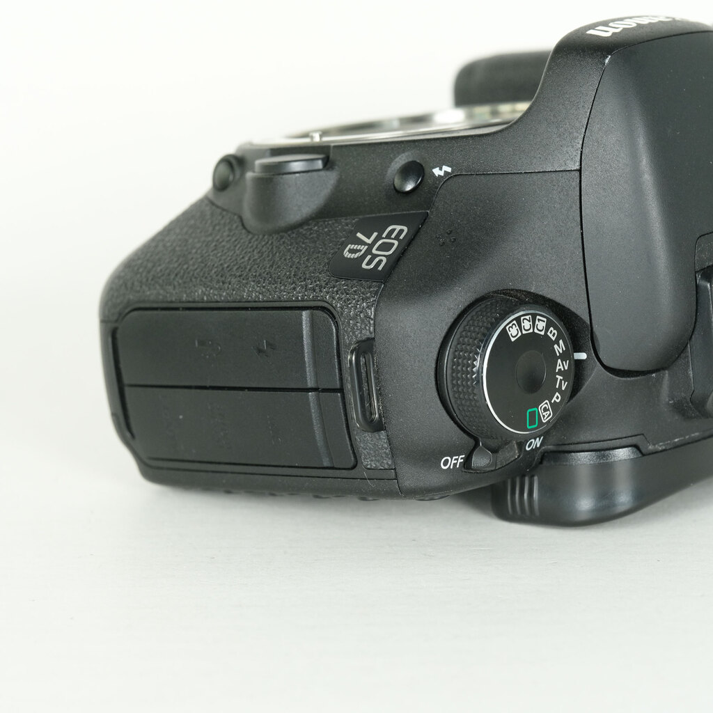 Canon EOS7D ボディの出品 | ONE SCENE（ワンシーン）