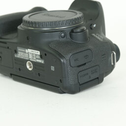 Canon EOS 8000D