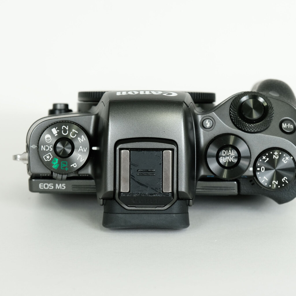 Canon EOS M5