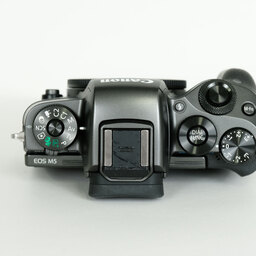 Canon EOS M5